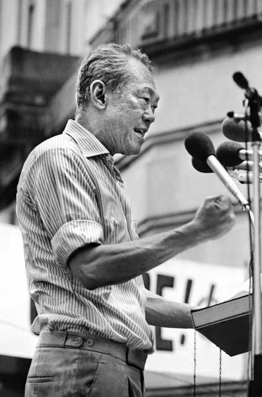 李光耀到访香港，却被骂成“独裁者”，他只回应了一句话