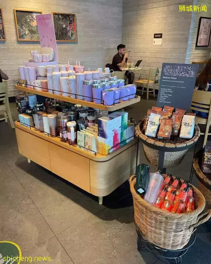 超浪漫星巴克樱花季限定新品已上线!包含多种杯子、水壶、折叠饭盒甚至还有樱花雨伞哦