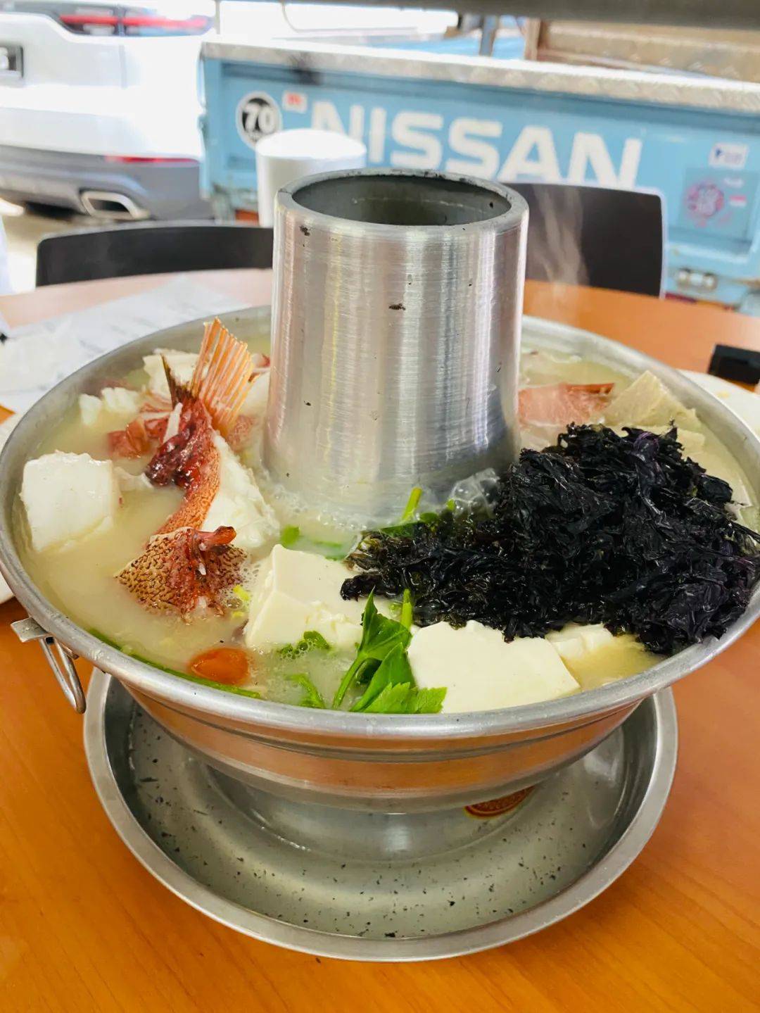 人均$15吃滿滿一桌!組屋樓下魚頭爐,湯底熬制5小時,太鮮了