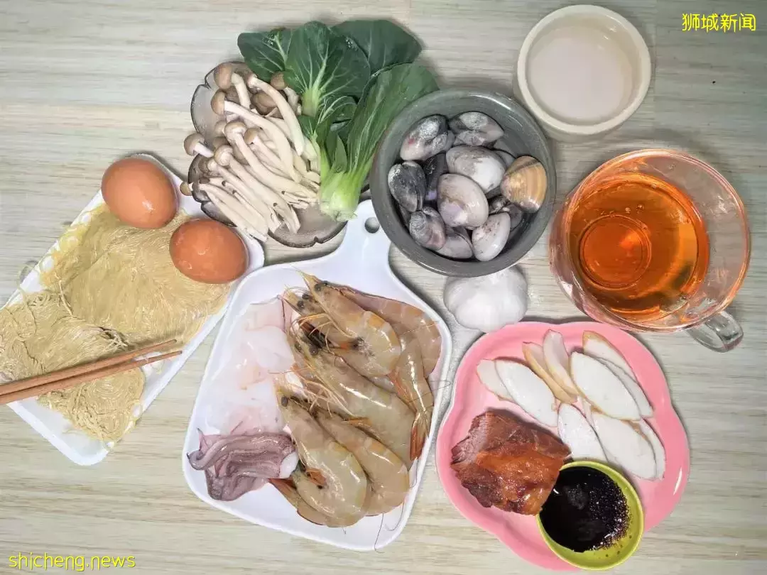 面与筷子飞上天?火遍新加坡的“飞天面”,在家也能做