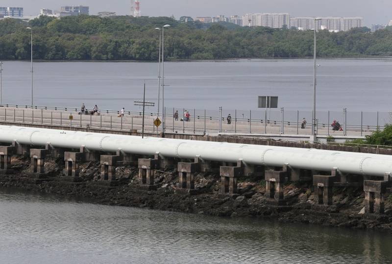 狮城雇主不批长假 · 大马客工咬牙苦等回家