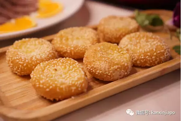 新加坡要开始流行用桶吃鱼了!?太飒了!(免费吃来了~)