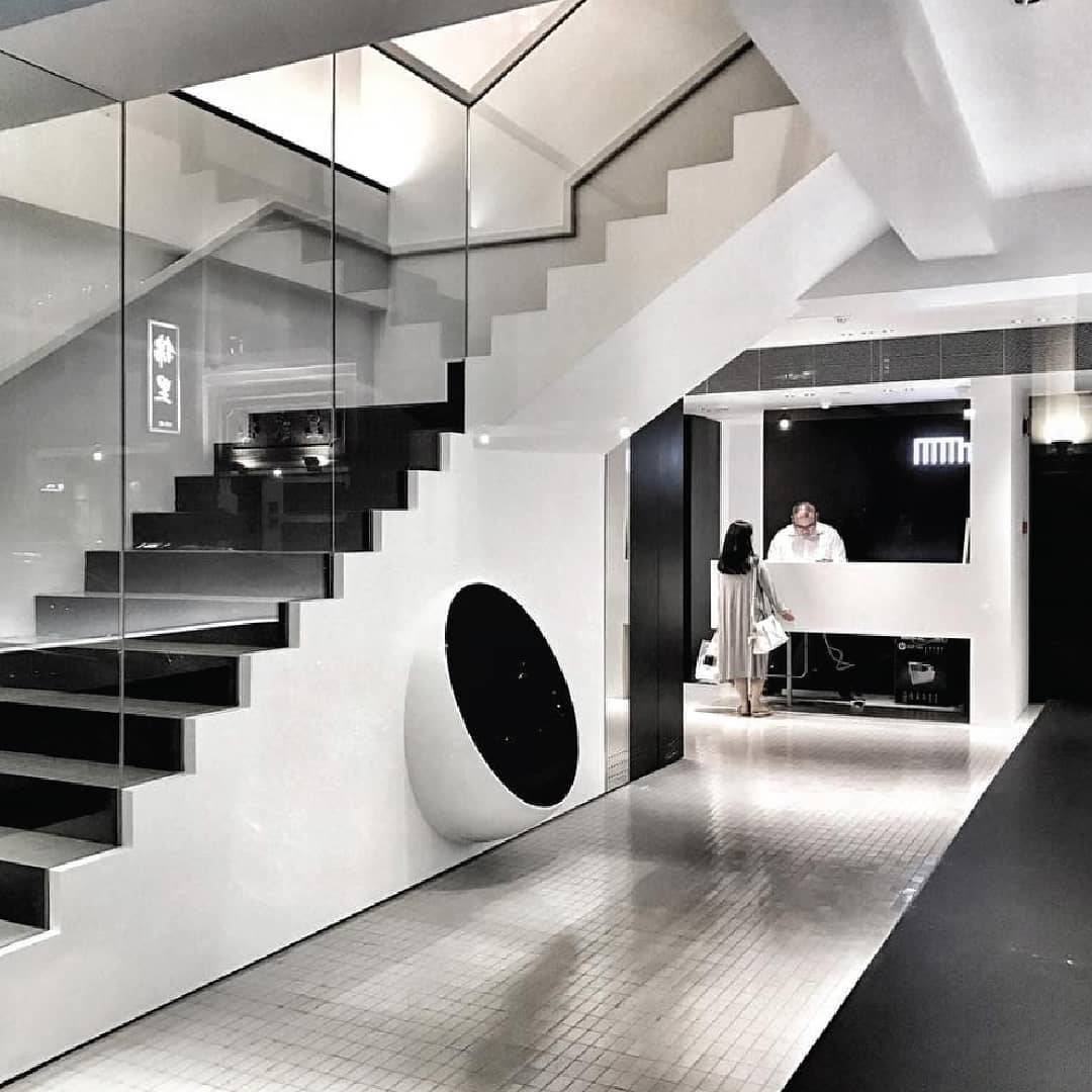 一切只有黑與白！私藏版黑白世界🤫 網紅爆款“Hotel Mono”容不下其他色彩的極簡純色酒店