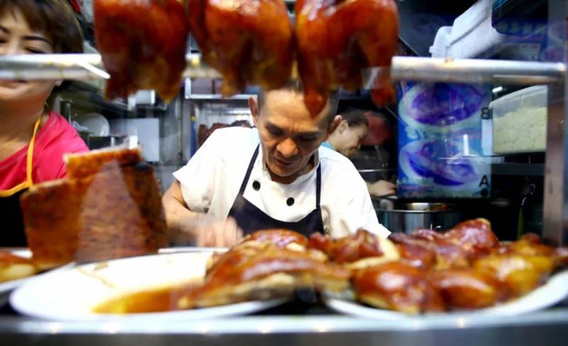 “明天就回國了!今晚,我突然想起在新加坡的50個第一次!”