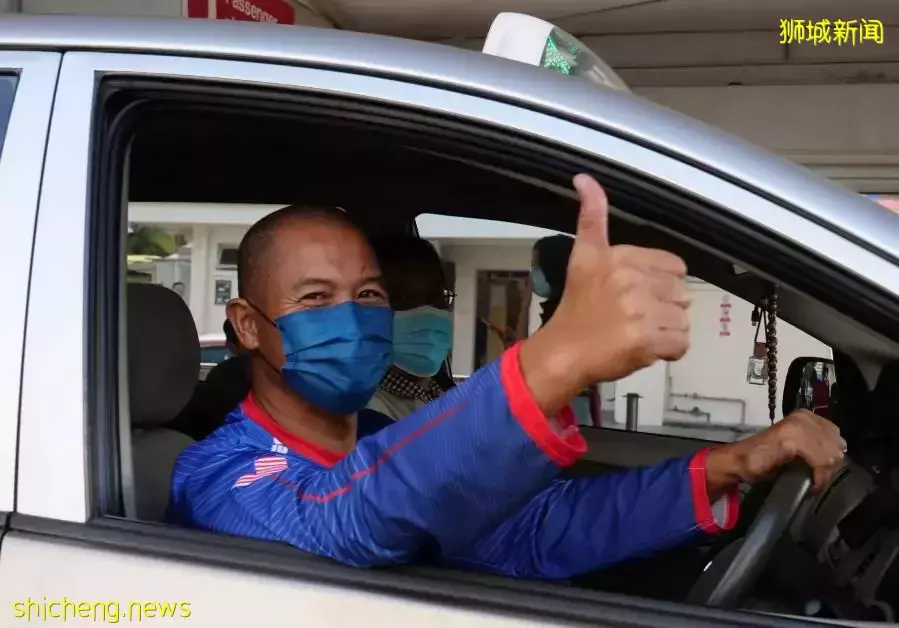 直擊新加坡全面首日，各處人從衆