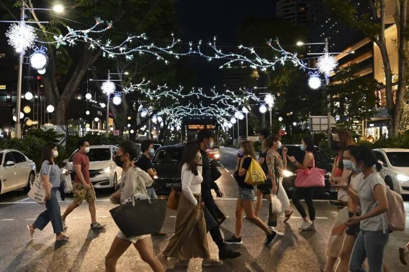 昨天,李显龙总理终于笑了!新加坡熬出头,解封第三阶段全部政策汇总