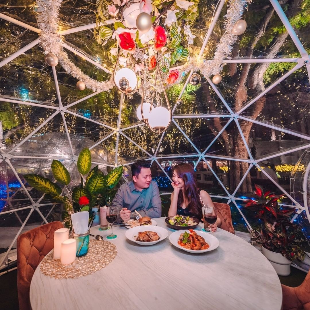 在梦幻透明屋共进晚餐!雪花鲜花星空的极致浪漫