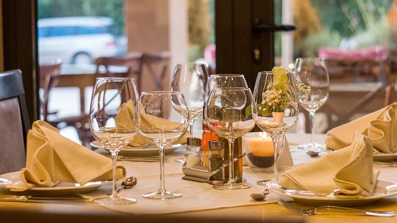 8人聚會限制暫不放寬 4月5日起更多人可回公司辦公