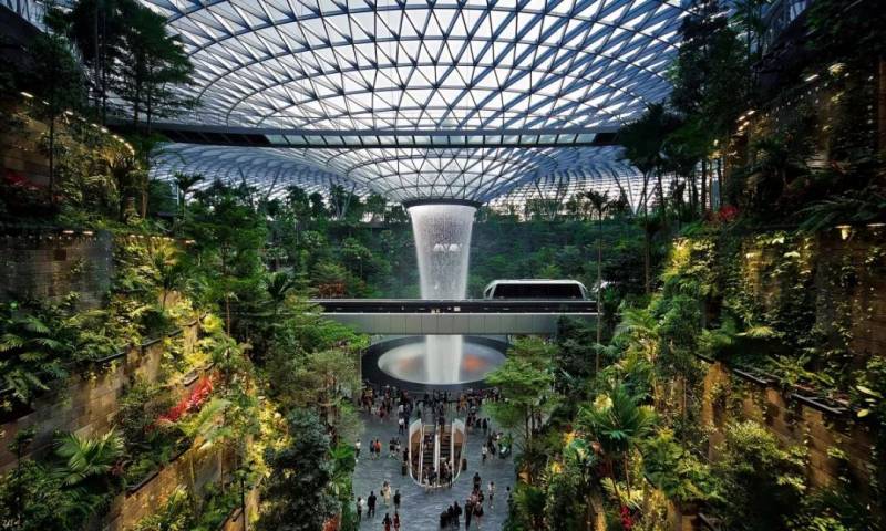 抢占亚洲金融中心的宝座的背后，新加坡不断进步的两大秘密