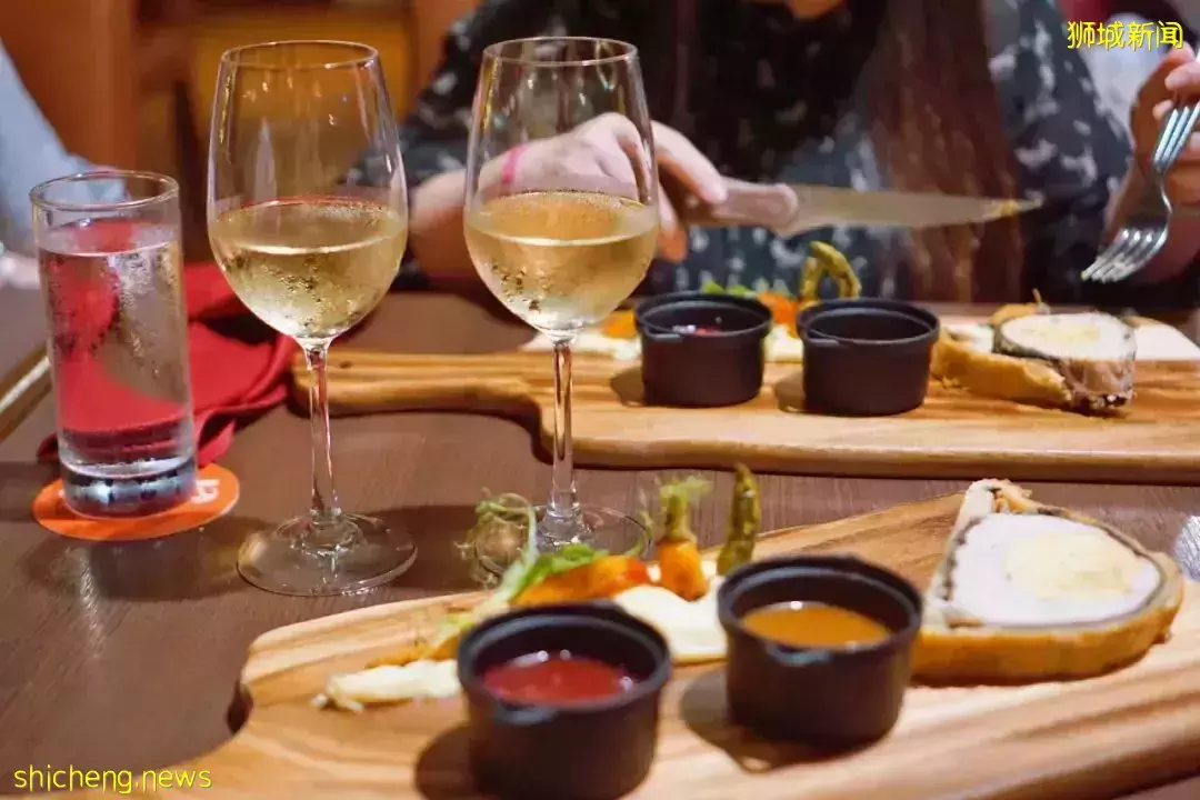 新加坡环球影城隐藏新玩法，仅2天！烟火秀、现场演出、不用排队、热带飘雪、网红美食