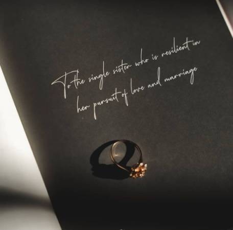 未婚夫突然取消婚禮 她獨自一人拍婚紗照