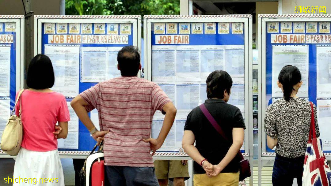 李顯龍表示，新加坡將逐步收緊外國人就業政策