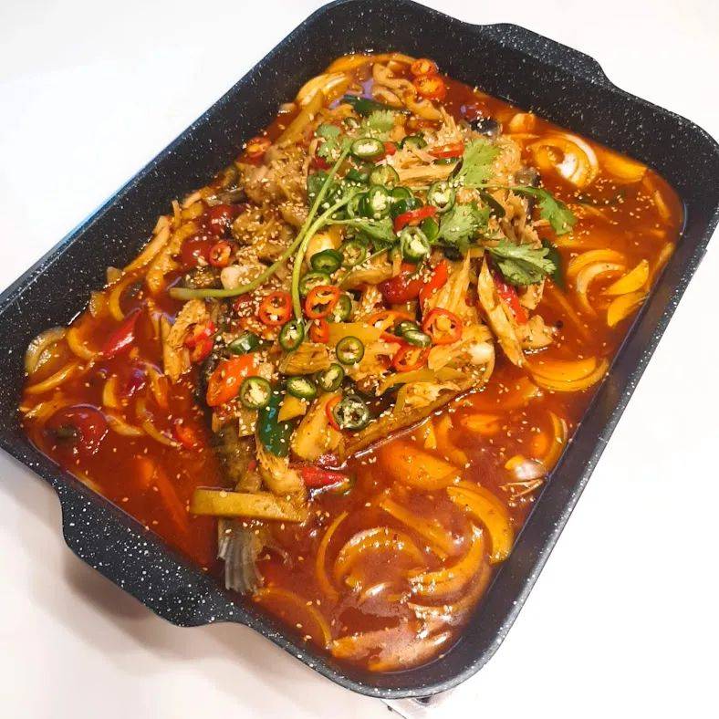 美食博主探店 新加坡唯一可以吃到脆鱼锅的餐馆