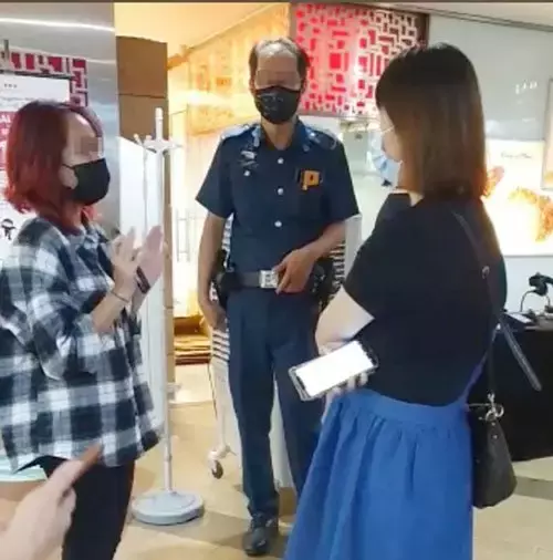 獅城氣聞!攔下八旬婦 商場:大馬人禁入