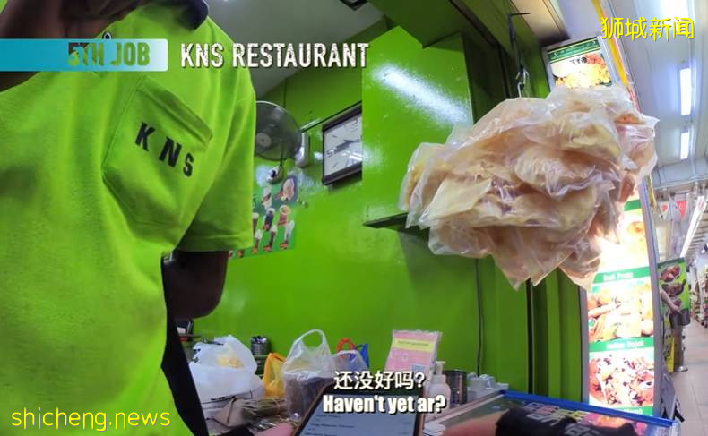 因爲疫情，他從新加坡知名銀行辭職，送起了外賣，日入200新幣