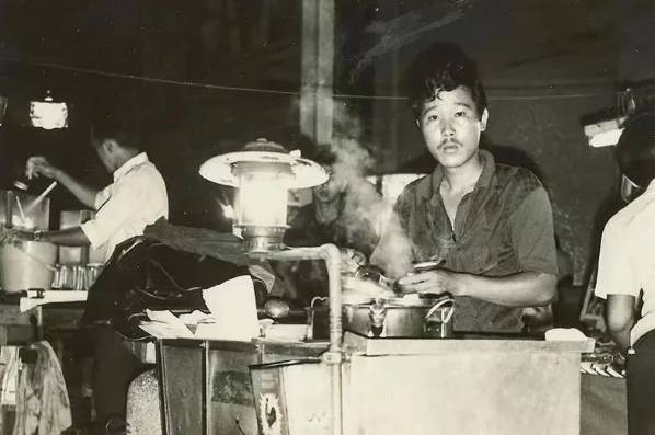 饭都不做的新加坡人靠什么“续命”?揭开真相后,羡慕了