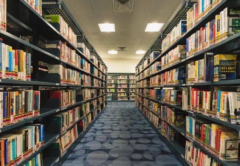 新加坡图书馆自10月20日起放宽条例,延长访客逗留时间,鼓励民众提前预约进馆