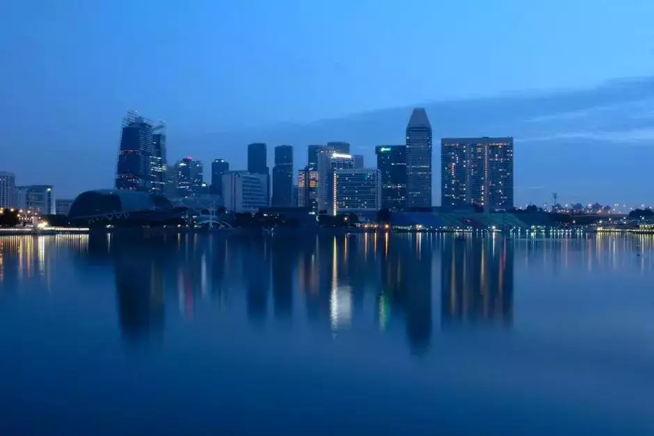 新加坡調整工作准證、長期准證、PR申請條件，申請續簽也有新要求