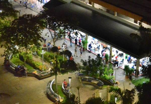 組屋區現“小馬場” 近百人聚賭喝酒至深夜