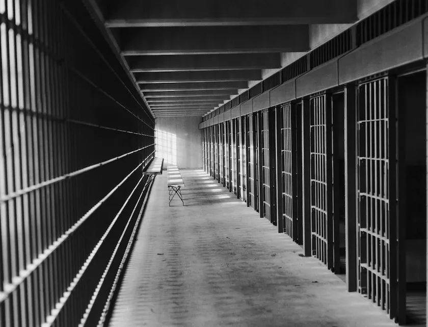 求欢不成,暴打女友!新加坡这个惯性家暴男竟是医生