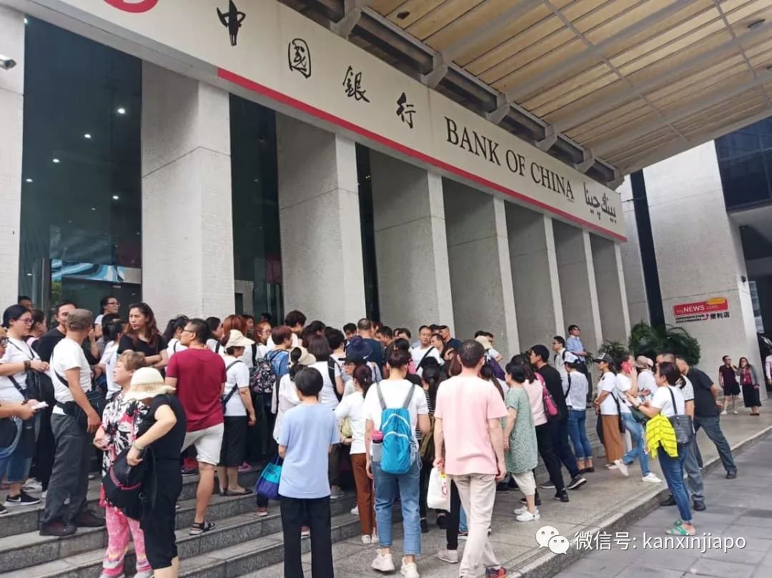 上百名中国人在马来西亚下跪唱国歌,讨要千亿血汗钱