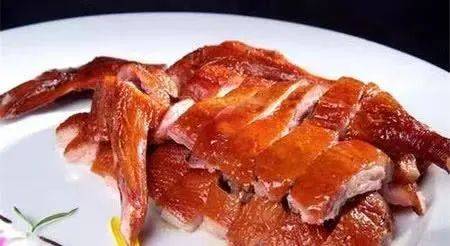 榴梿季來了!榴梿千層推出特價套餐;春秋菜館烤鴨現在僅需$9.8新