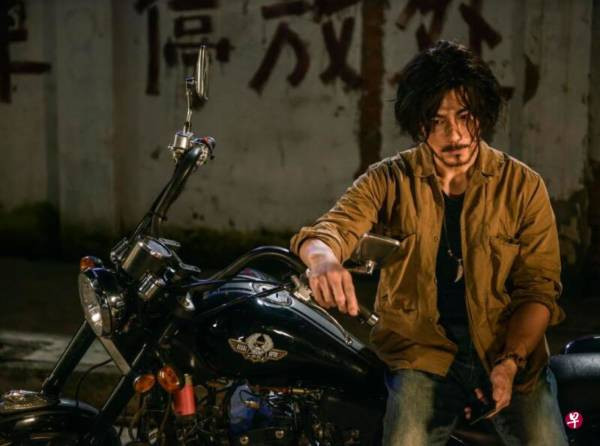 “特種兵”頹廢造型似“金城武” 戴向宇自覺蠻帥的