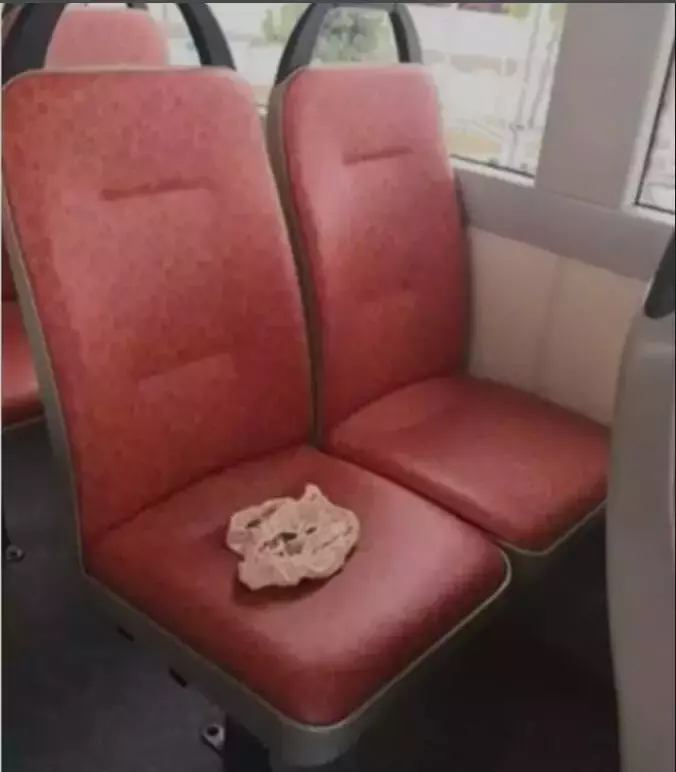 新加坡爱心老板跨年发爱心干粮,被“霸位”大叔大妈整得哭笑不得