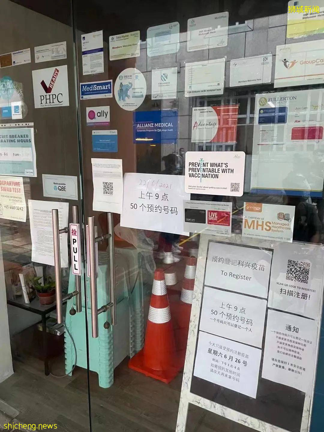 新加坡排隊瘋搶中國疫苗，人山人海驚動了警察！打完科興進入中國更容易