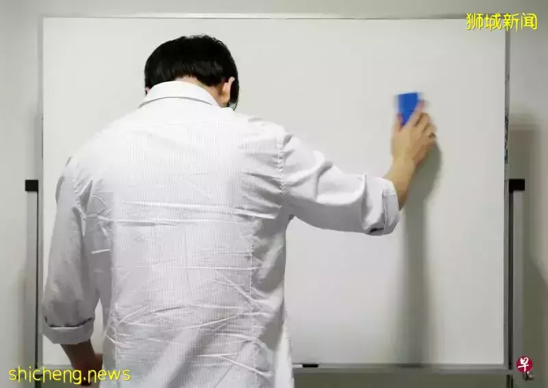 ​獅城男教師3年非禮13男生 強抱強吻非禮學生下體