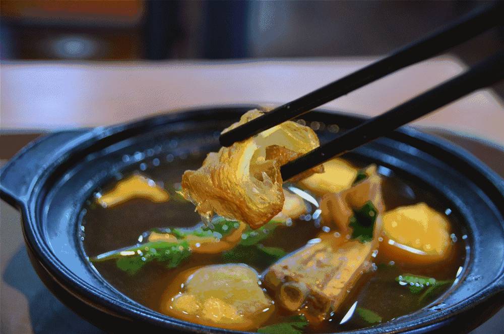 馬國霹雳州超火的幹肉骨茶登錄獅城啦