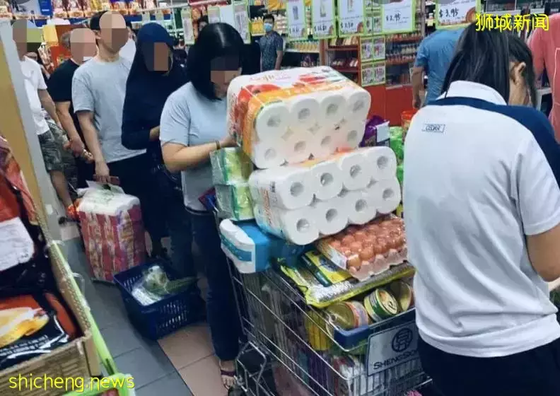 实拍新加坡超市鲜鸡被抢空、小贩关门!全球20多国家禁止这些粮食出口