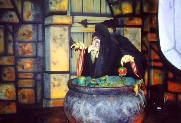 恶鬼、巫婆、降头师、小偷……这些年在新加坡请的疯狂女佣