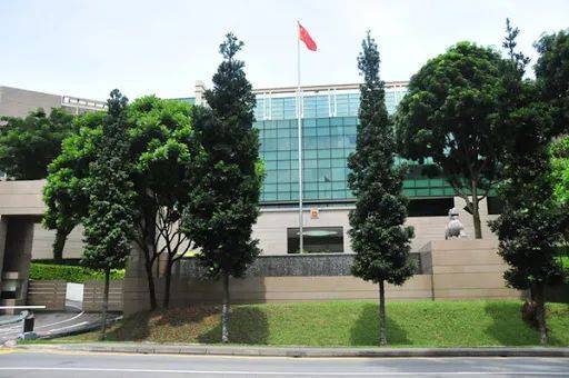 中國駐新加坡大使館發布《關于發布疫情期間領事辦證服務指南的通知》
