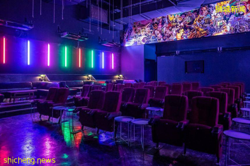 今夏必打卡👊The Projector X快闪电影院🎞复古氛围、迷幻霓虹灯，首站就在克拉码头📌 