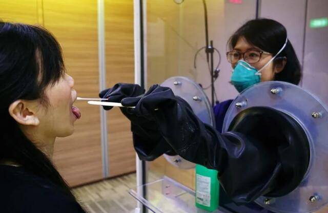 求你了！别再违规了！新加坡防控人员每天上门抽查千次、电联近万次