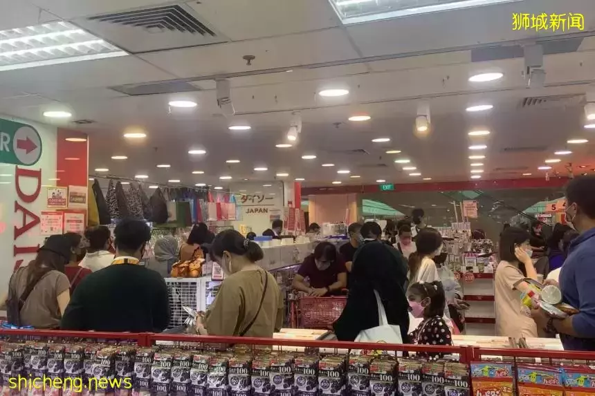 新加坡回到疫情前: KTV、商場、景點爆滿！周末28萬人湧去新山