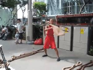 TikTok驚傳烏節路街頭老爺爺離世?老爺爺現身辟謠:“我很健康!”