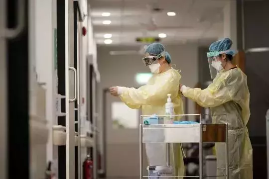 1103確診，9死亡；南非經新加坡飛雪梨航班2旅客感染奧密克戎毒株