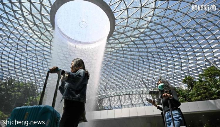 6月2日开始逐步开放·旅客在樟宜机场转机