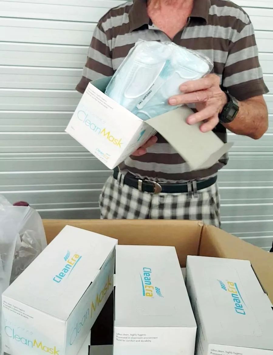 被指趁火打劫 阿嫂阿伯摆摊卖口罩 一盒竟要价35元