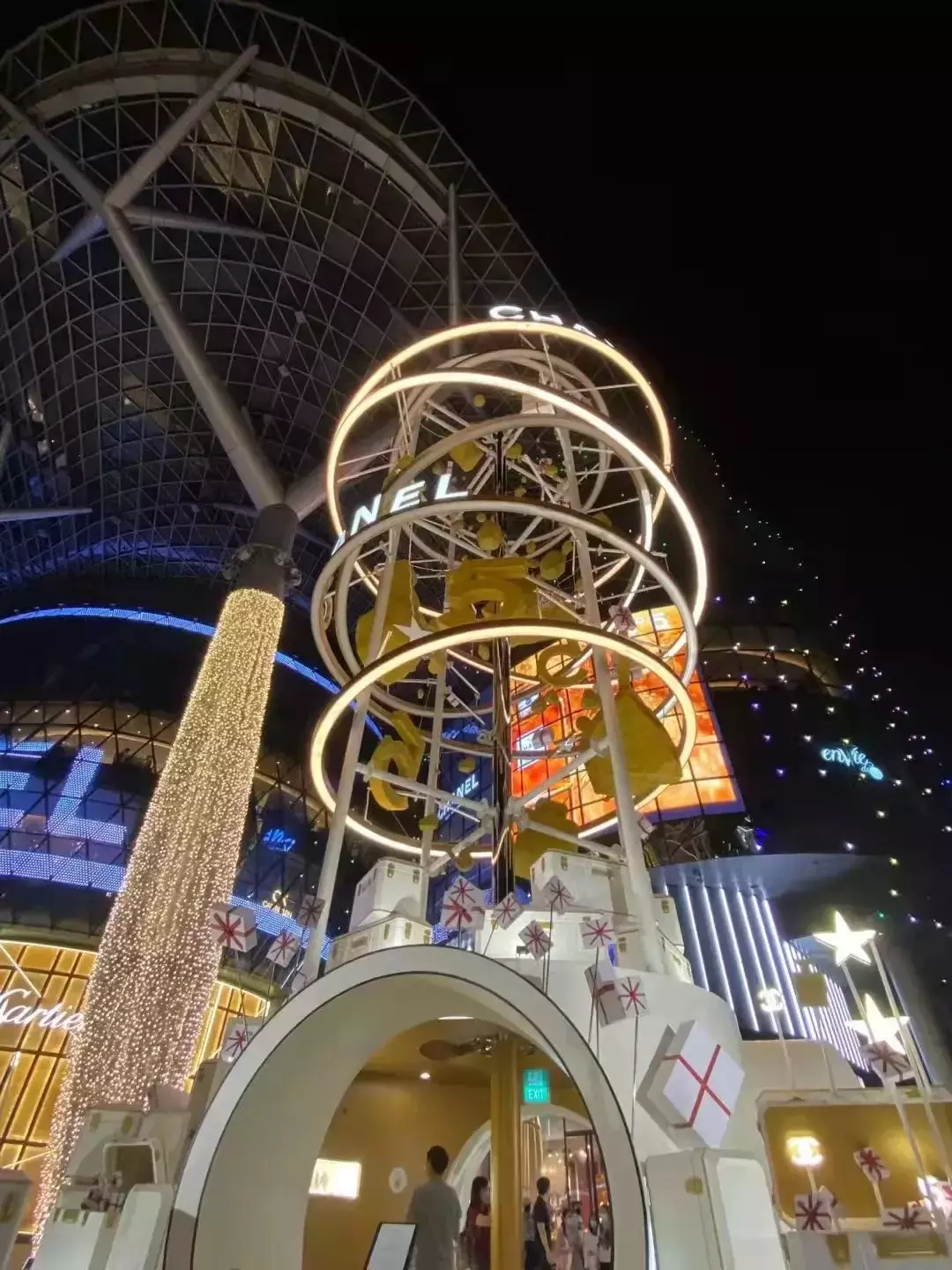 全岛狂欢，迎接美好未来。乌节路，星耀樟宜，滨海湾，这些你熟悉的地方