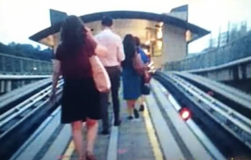 實拍!新加坡地鐵線大崩潰!人擠人,黑暗中被鎖車廂三小時