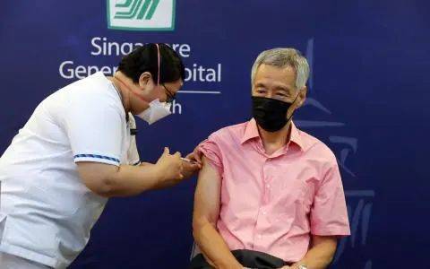 新加坡总理在接种加强剂同时呼吁年长者接种！明年有望为12岁以下儿童接种疫苗