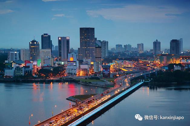 “在新加坡外出都不愁下雨没带伞，也不怕晒到炽热太阳”