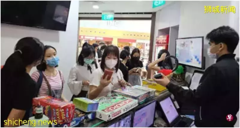 今天(19日)夜生活重啓,新加坡部分KTV預訂爆滿