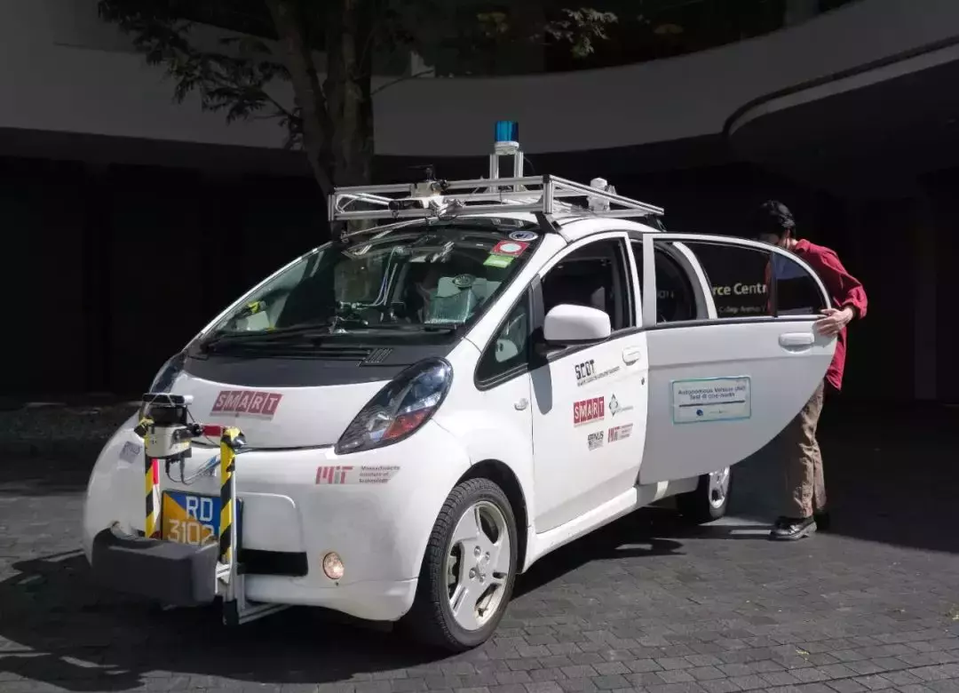 NUS校园内测试无人驾驶装置