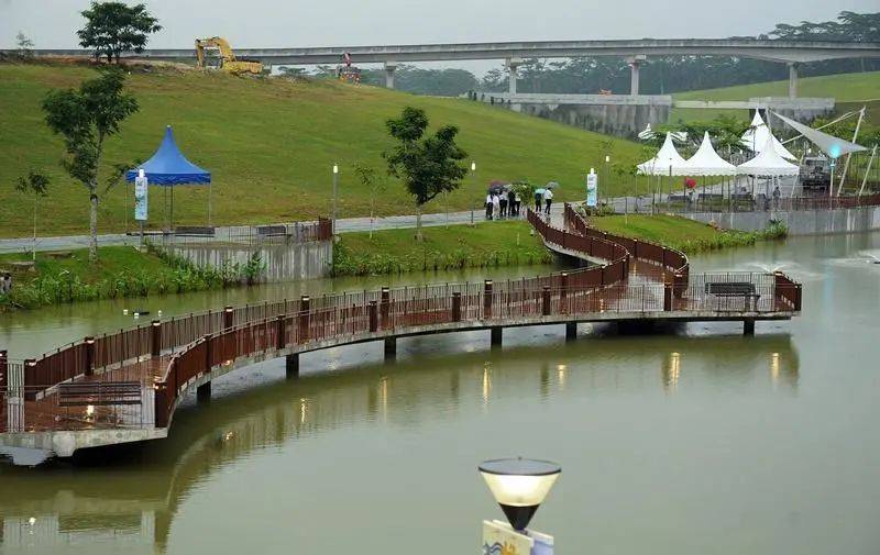 從“新加坡鄉下”到“獅城威尼斯”、“新硅谷”,榜鵝新鎮到底經曆了什麽