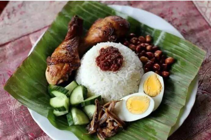 新加坡麥當勞“少女心”網紅冰激淩回歸，女朋友感動的不忍下口