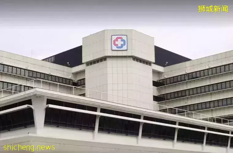 他,感染新冠后,被抽出一升黑色积液!新加坡医院开始增加床位